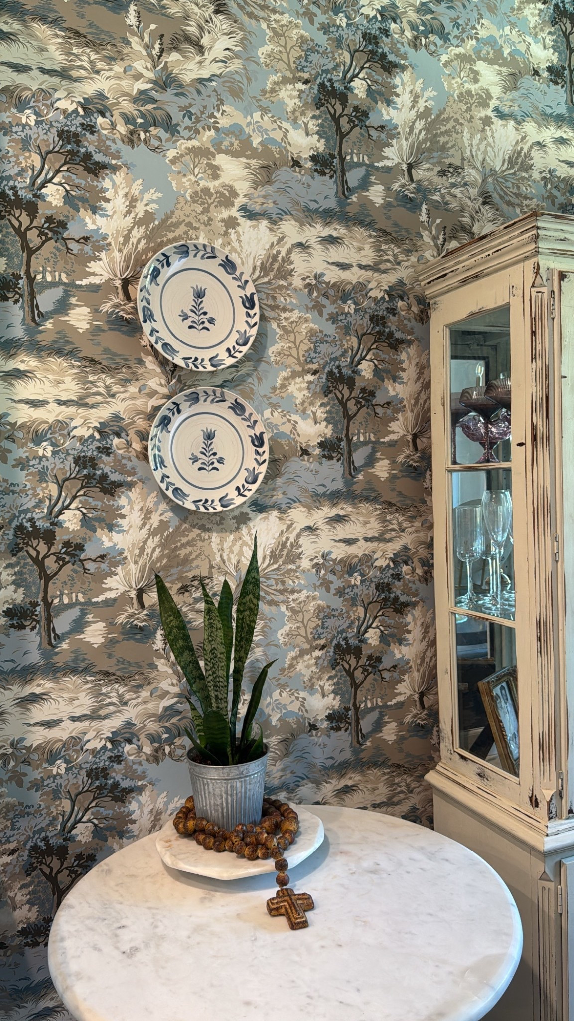 These blue and white floral plates from target are gorgeous and go great with my wallpaper!! They’re only $7!!! Can be used for food and are microwave and dishwasher safe. Linked matching bowls and platters also.

#LTKCyberWeek #LTKHome #LTKGiftGuide