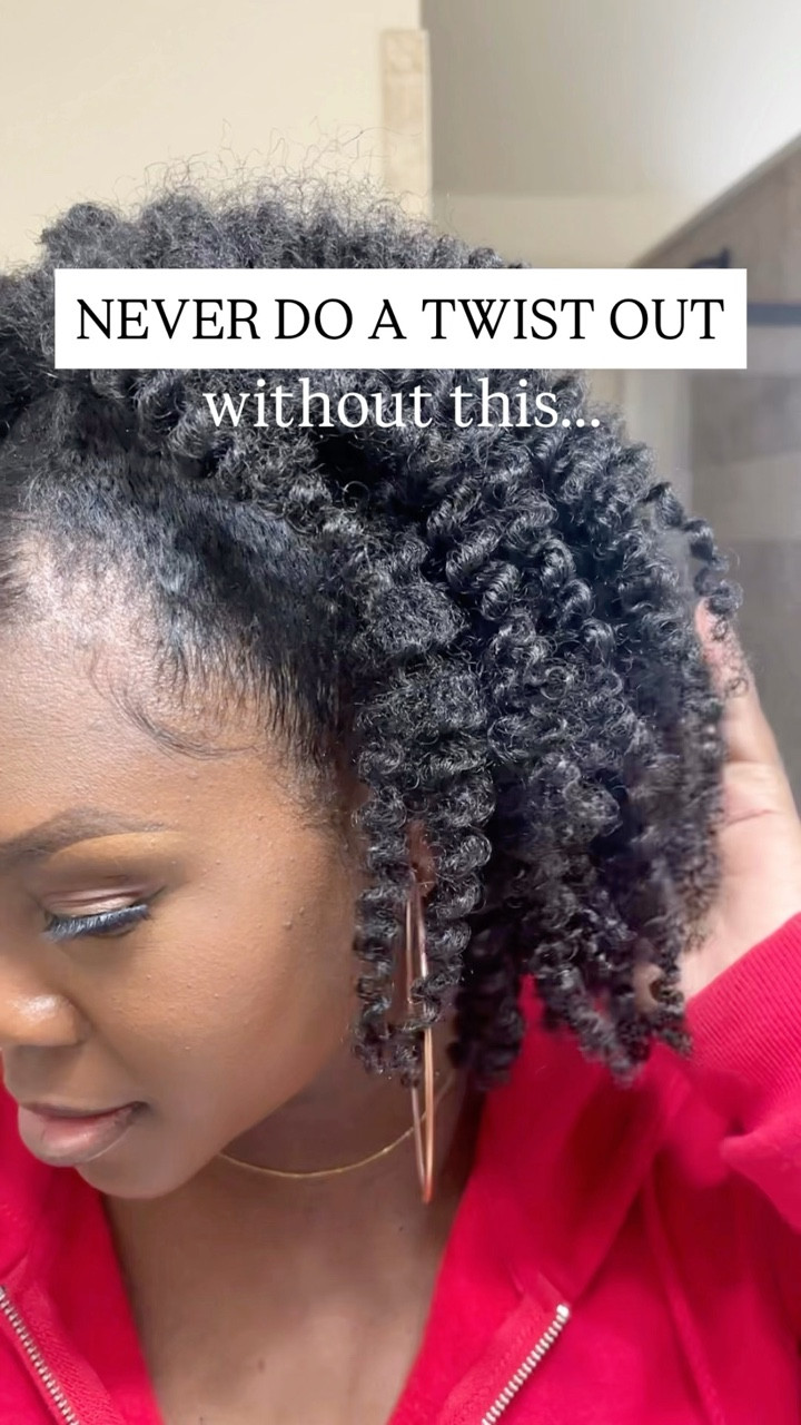 if your twist out results are inconsistent… it might be more than your technique.

here how you know it’s your routine, not your styling:

⭐️ your results change even when you do the same steps

⭐️ your  hair feels different every wash day

⭐️ definition doesn’t last past day 1–2

⭐️ you’re always trying something new 
hoping it “works this time”😩😓

that’s when you know it’s not random — and you hair just isn’t getting what it needs consistently.

you’re not a bad at styling you just need to adjust your hair routine!

Follow for more natural hair routine help so YOU see great style results consistently✨