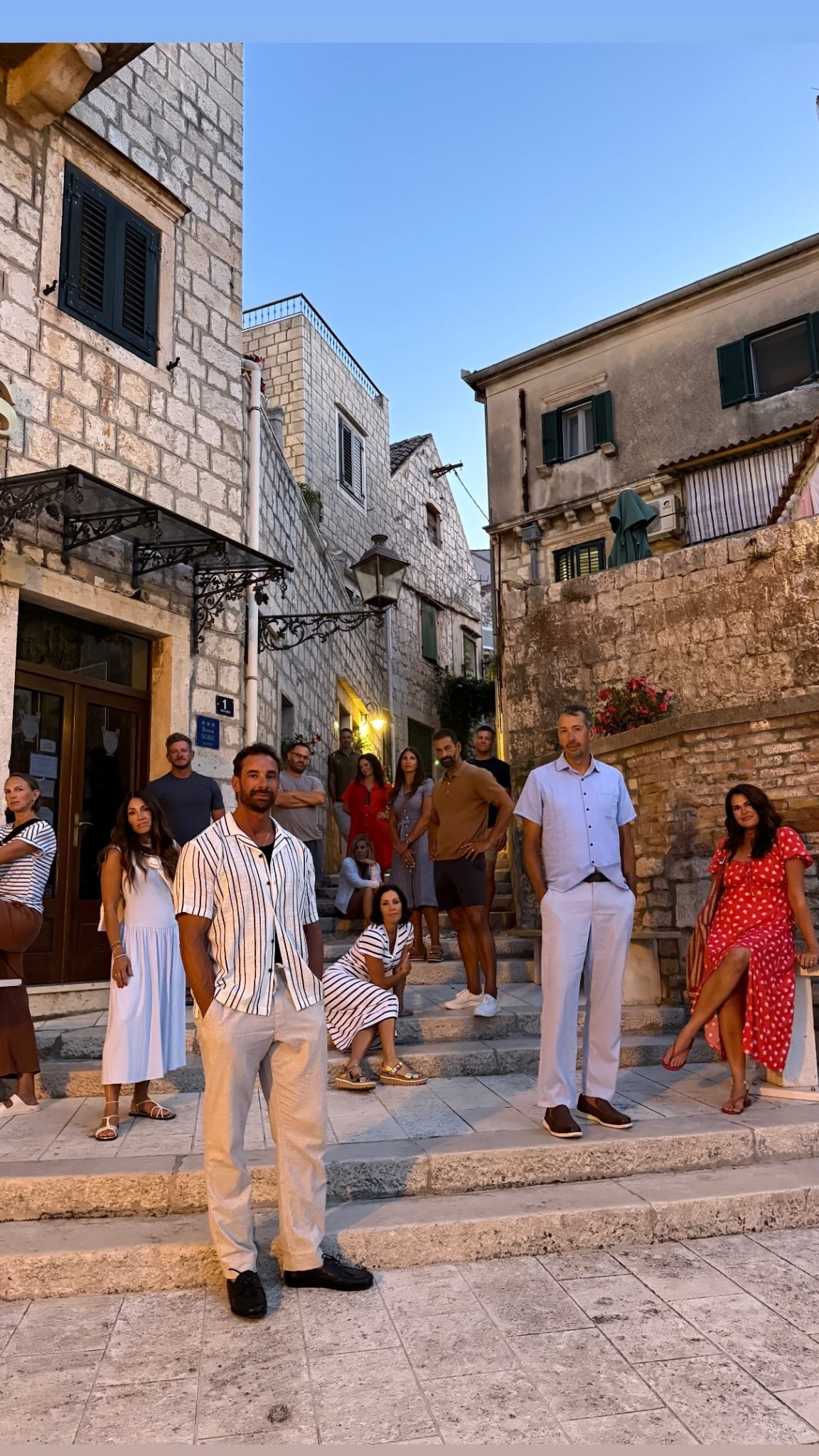 Felt like 💃🏼💃🏼💃🏼 in this dress.

Also, these red sandals go with everything, and the bag is my current go-to.