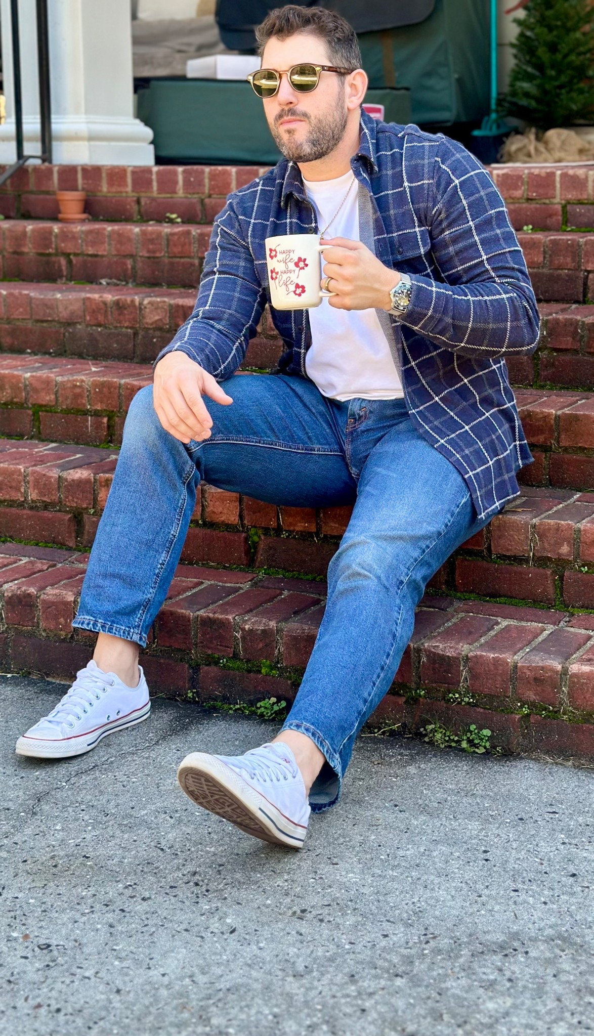 #ootd It’s the “Happy Wife, Happy Life” mug for me. Haha dad/husband duty always. 
#menswear
#faherty


#LTKootd #LTKdayinmylife #LTKMens