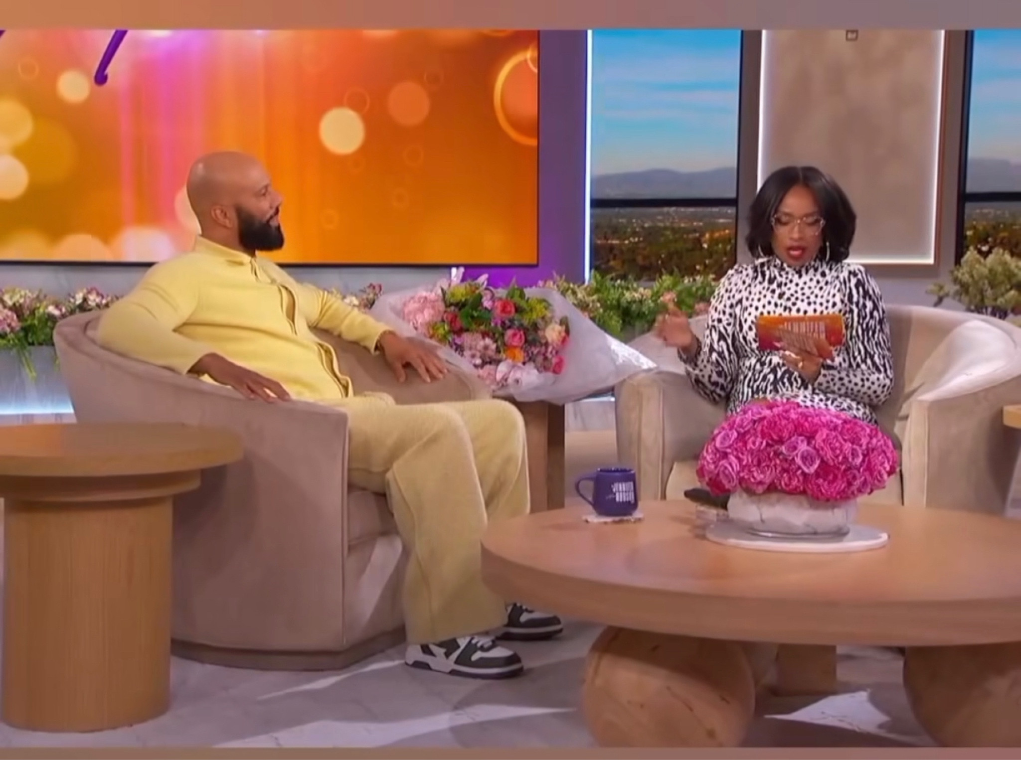 #FashionBombCouples: #JenniferHudson, in a $260 #EssentielAntwerp dress, interviewed boyfriend #Common for her @jenniferhudsonshow. Press play to see his cute statement + shop her look at the link in bio 💣
📸IG/Reproduction
#jenniferhudsonfbd