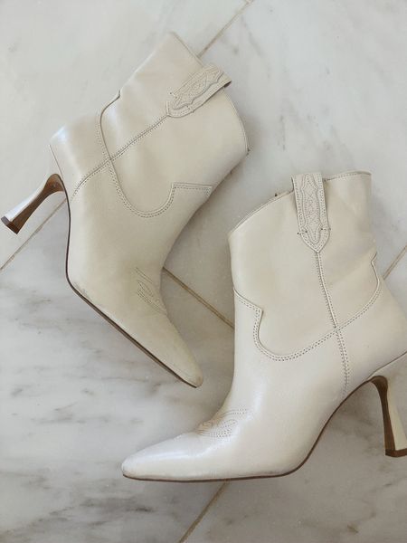 White, western boots that will spice up any fall outfit. #cellajaneblog #booties #fallfashion

#LTKshoecrush #LTKSeasonal