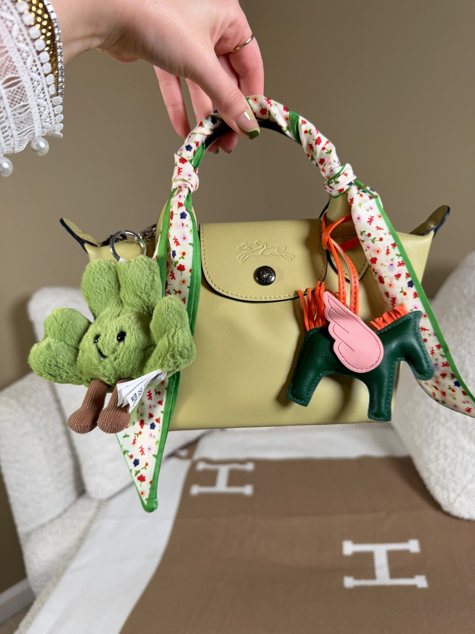 Bag of the day 💚☘️💚☘️
This pistachio green color is one of the top colors for spring and summer, I had to bust it out early for some st Patrick inspired bag styling with the cutest jelly cat shamrock bag charm and this green Hermes inspired horse charm complete with floral Twilly 


Comment SHOP below to receive a DM with the link to this post on my LTK ⬇ https://liketk.it/5VWg2 #ltkootd #ltkgrwm