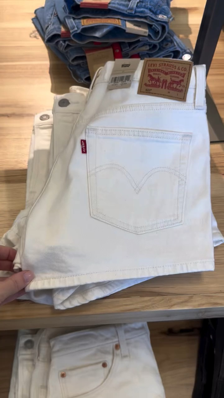 Levi’s 501 shorts at Target!

Comment “shop” and I’ll send you the link!

#target #targetstyle #targetfinds #targethaul #springstyle