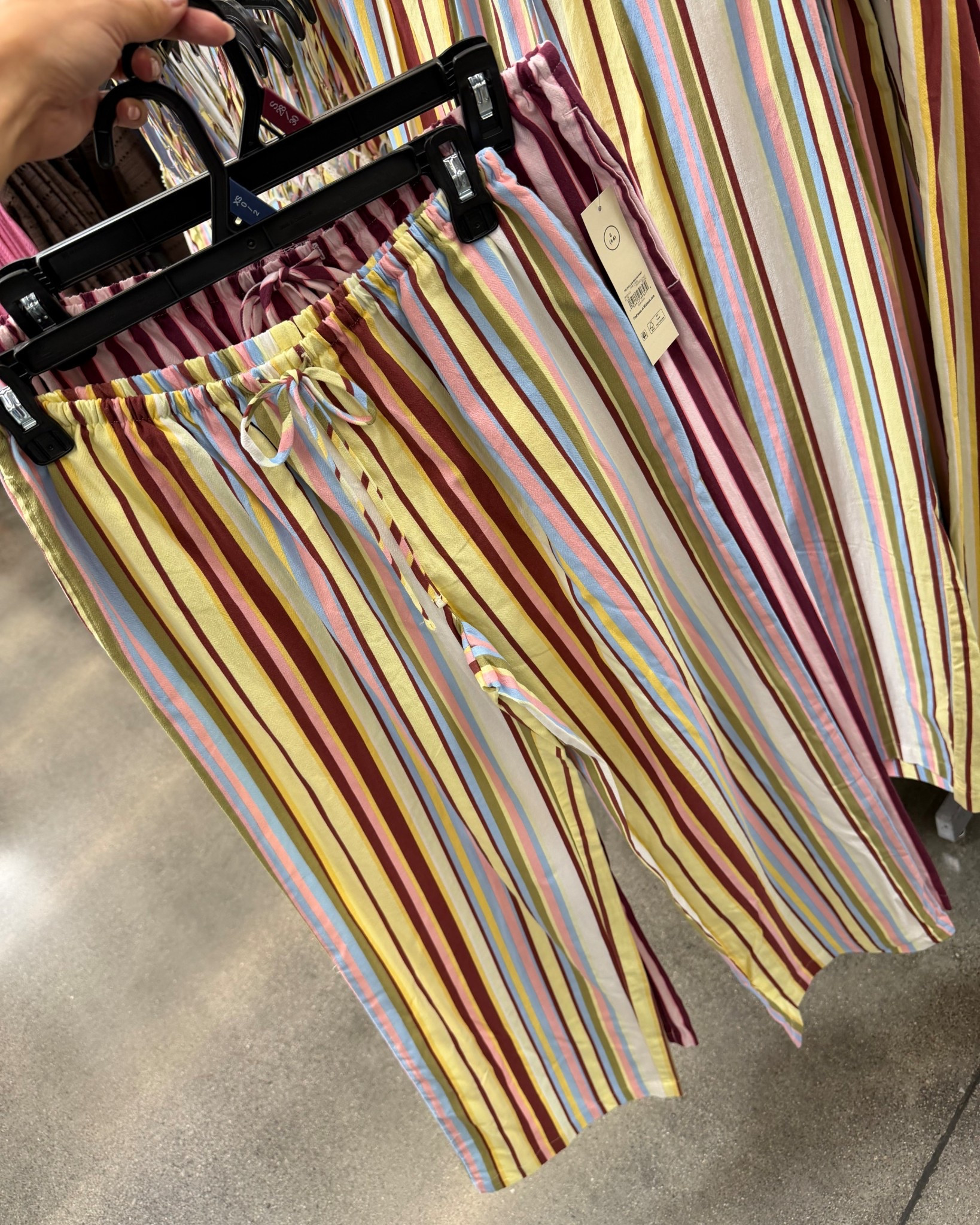 A Walmart find you don’t want to miss! These $13 cotton pull-on pants are summer perfection. 😍☀️

#micheleonstyle #WalmartFinds #WalmartFashion