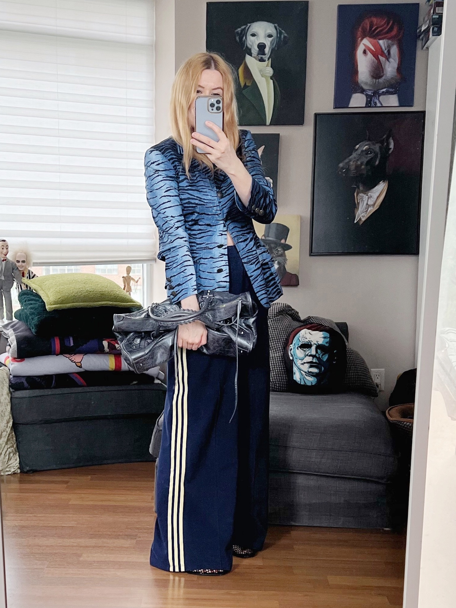 I’m wearing this blazer one more time before the weather turns unbearable this week.
Vintage blazer, secondhand bag.
•
#springlook  #torontostylist #vintagemoschino #StyleOver40  #secondhandFind #fashionstylist #slowfashion #FashionOver40  #MumStyle #genX #genXStyle #shopSecondhand #genXInfluencer #genXblogger #secondhandDesigner #Over40Style #40PlusStyle #Stylish40

#LTKSeasonal #LTKOver40 #LTKStyleTip