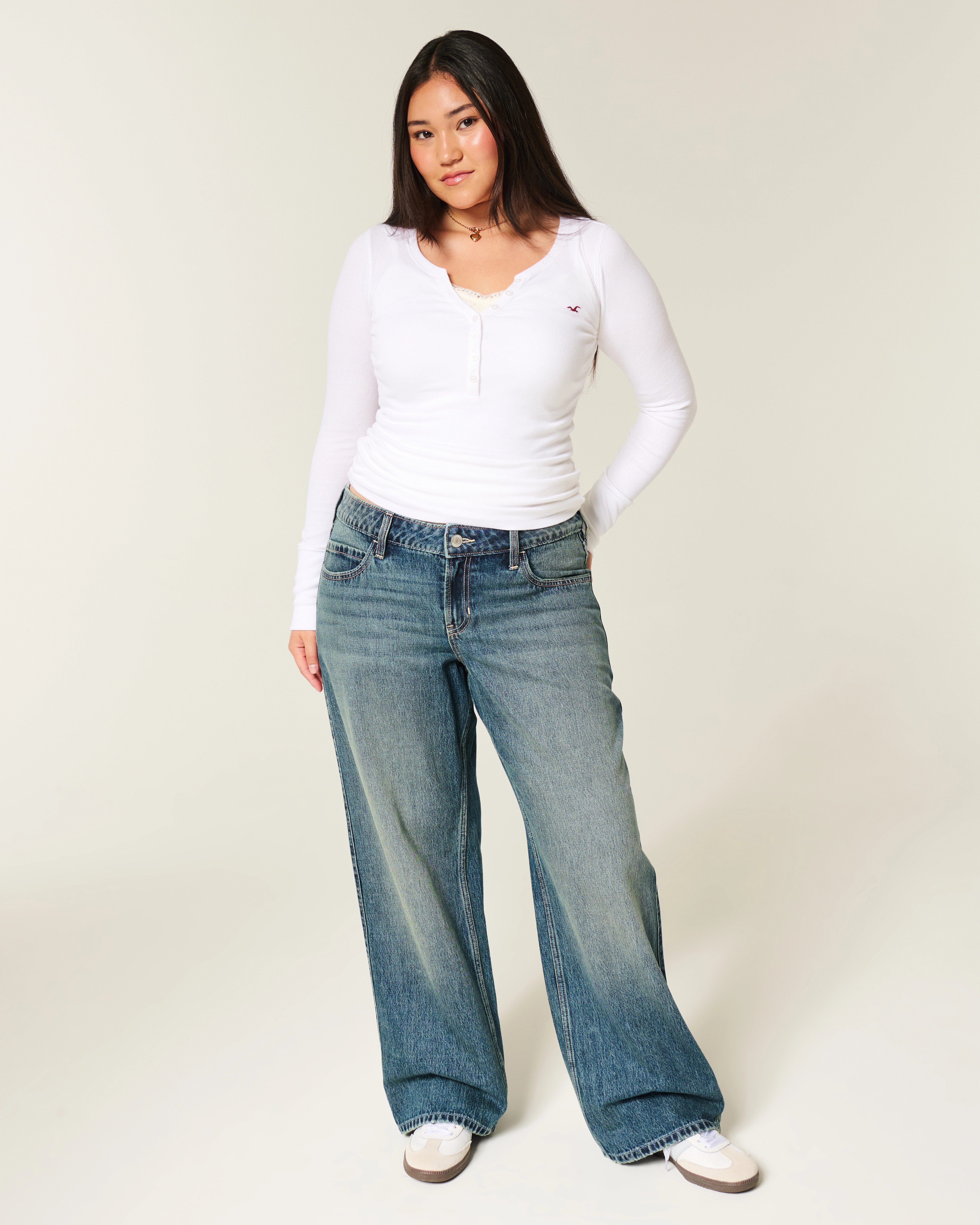 Low-Rise Medium Wash Baggy Jeans | Hollister (US)