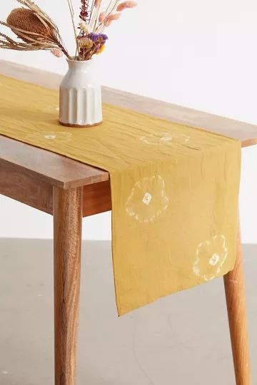 Redonda Daisy Tablecloth | Urban Outfitters (US and RoW)
