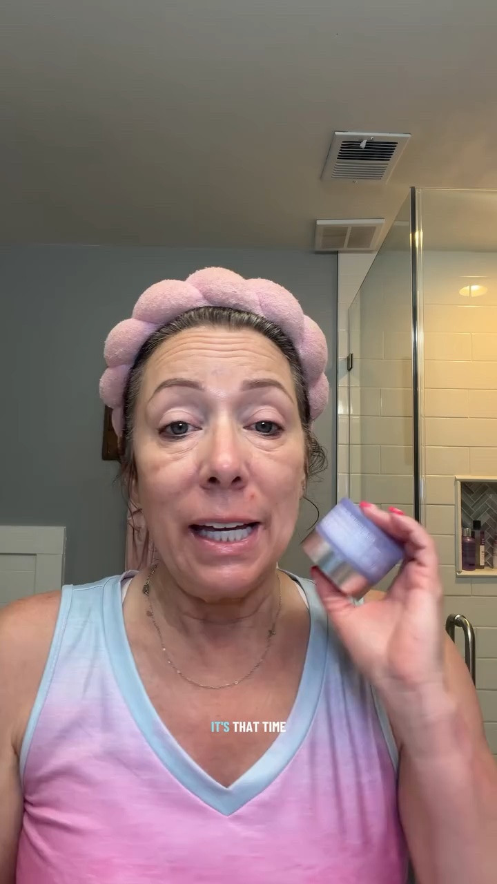 I’ve tried a lot of neck creams over time, but this is the one I keep coming back to. It helps my skin feel smoother and more hydrated, and it’s been a staple in my routine for years. Gopure #neckcream #matureskincare #over50beauty #skincareroutine #antiagingtips