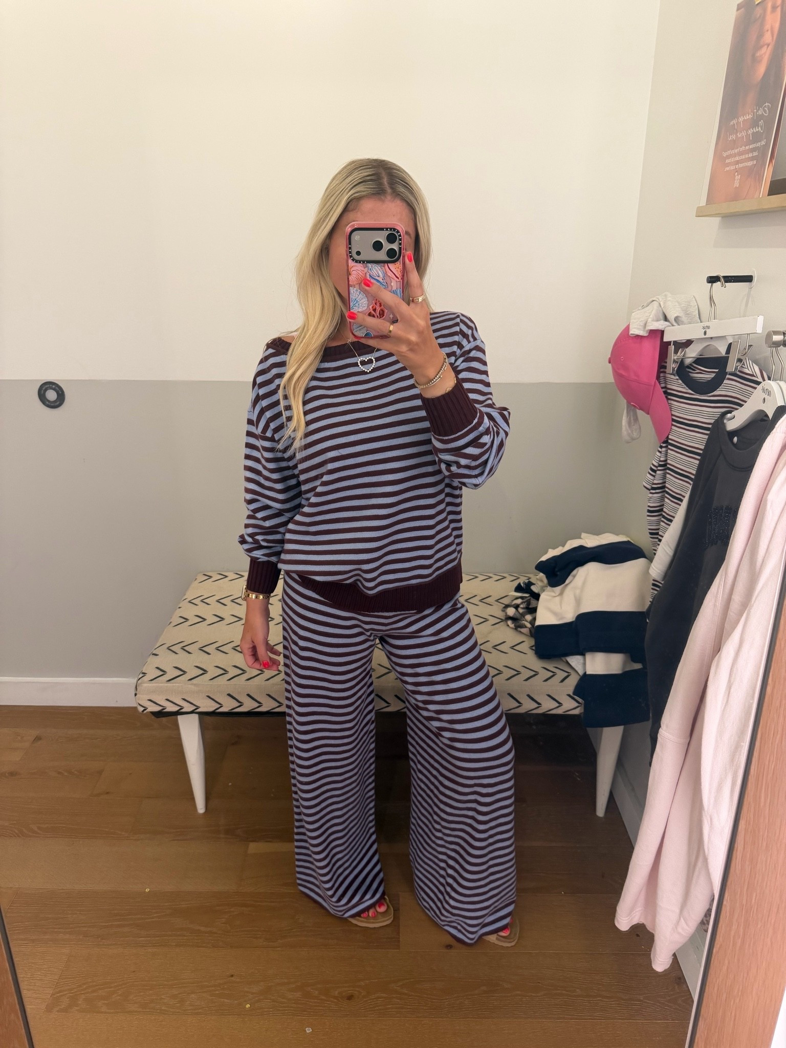 New matching set
Size small
Sandals tts