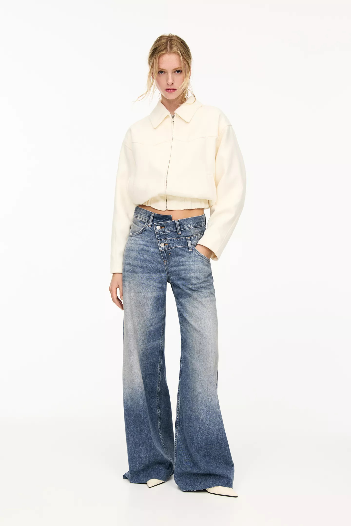 Jeans mit überkreuztem Bund | PULL and BEAR DE