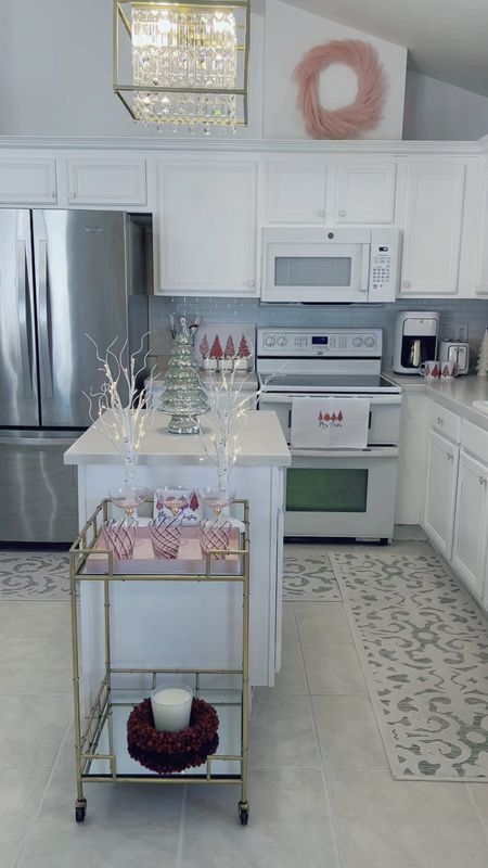 Pink and white Christmas kitchen




#LTKVideo #LTKHoliday #LTKhome