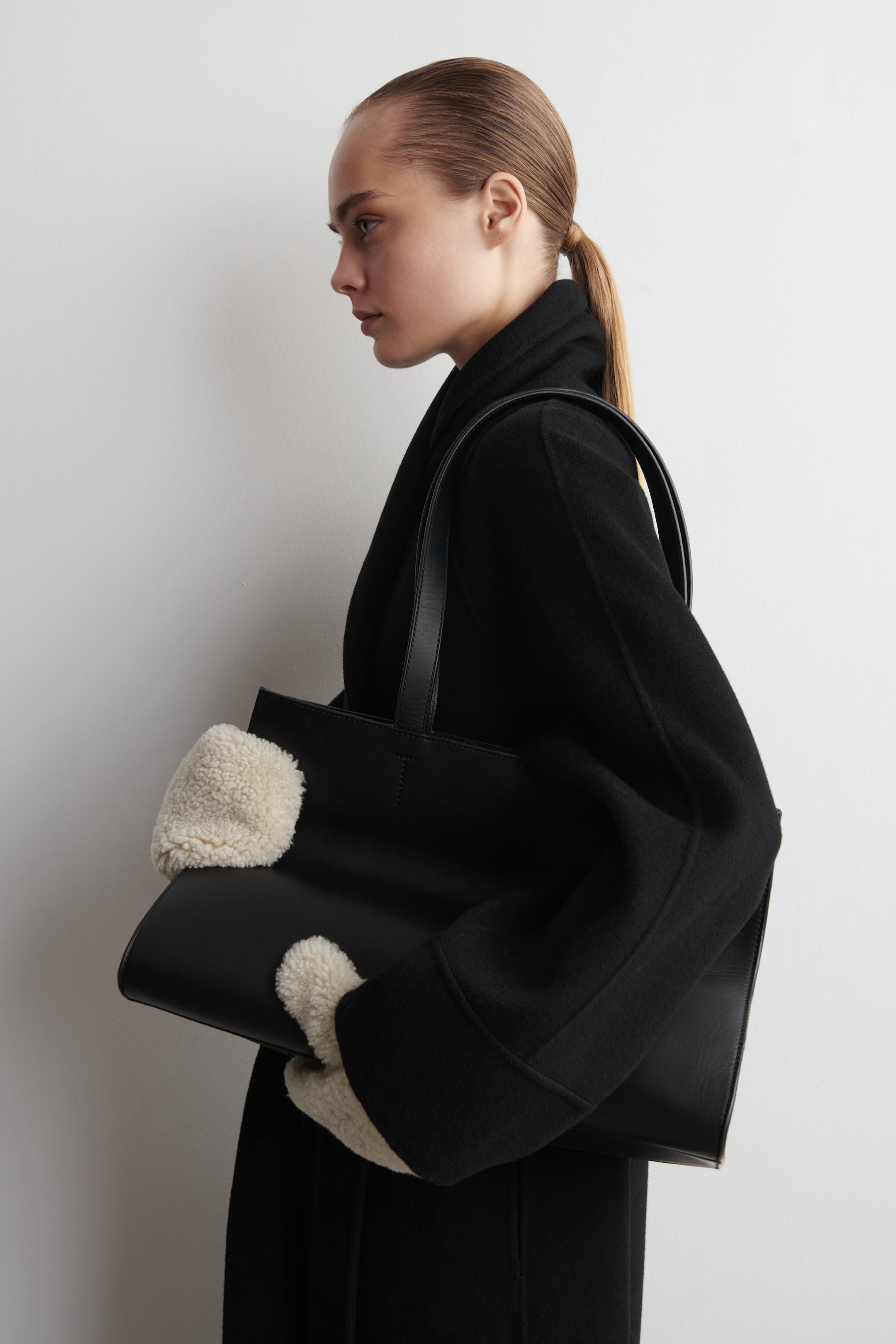 SHEARLING MITTENS - ECRU | COS GB | COS UK