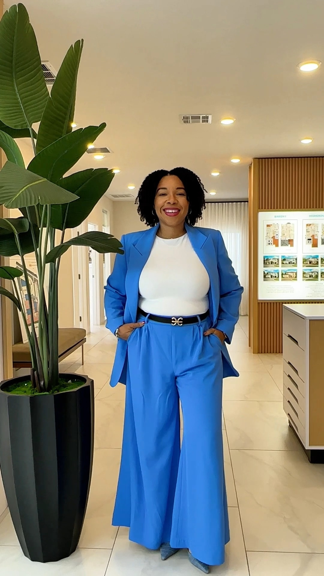 Now that’s what I call a statement suit! The style, the color are so beautiful. I’m getting nothing but compliments with this suit set. I’ve linked the exact one for you 👇🏼. Get it before it sells out. 
#workoutfits #workwear #officewear #corporategirlie #realatormom


#LTKootd #LTKWorkwear