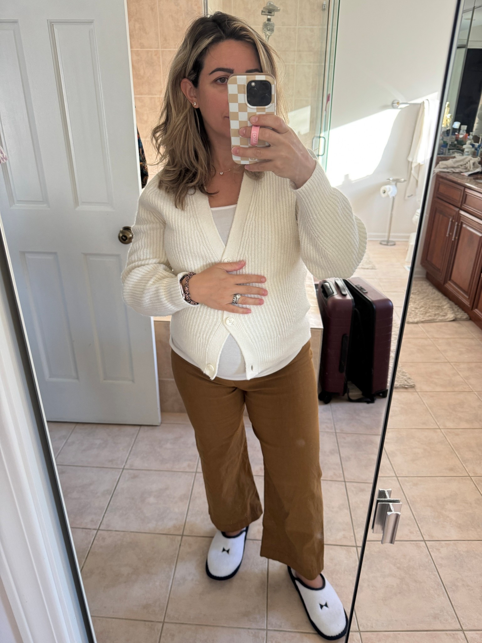 Maternity fit. Pants are rented from Nuuly but I linked a similar cropped version! 

#LTKBump