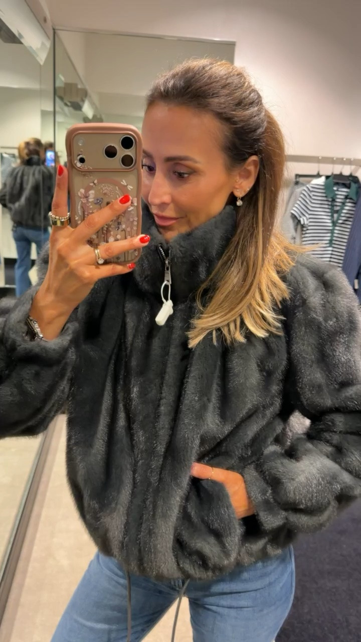 Super cute bomber puffer, adjustable

#LTKSaleAlert #LTKSeasonal #LTKOver40
