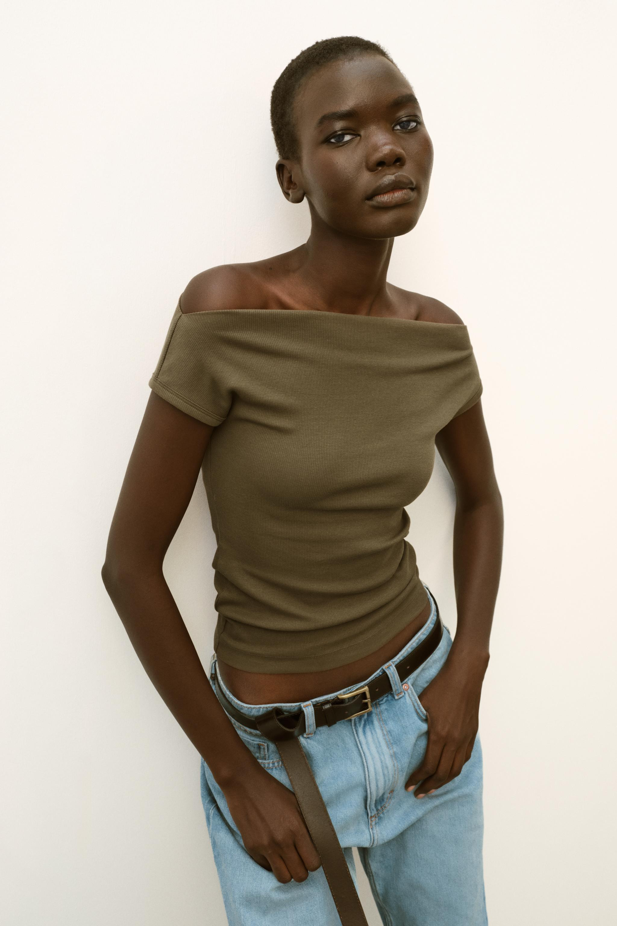 T-SHIRT MIT U-BOOT-AUSSCHNITT | Zara DE