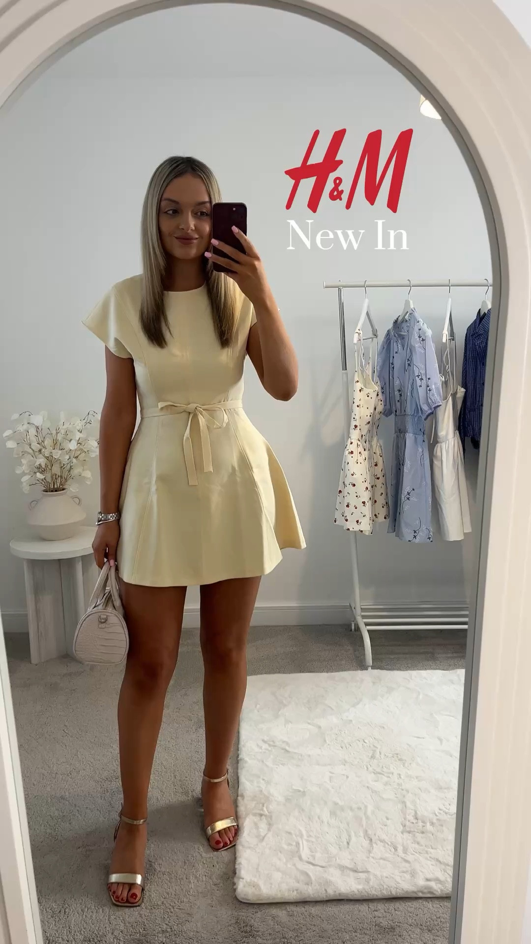 H&M New In Spring Dress 🤍🌼

How gorgeous is this yellow pastel dress from @hm I’m obsessed with the colour, the fit, It’s such a dreamy piece for spring perfect for a brunch, a baby shower, or even as a wedding guest dress.




#LTKspring #LTKuk #LTKeurope