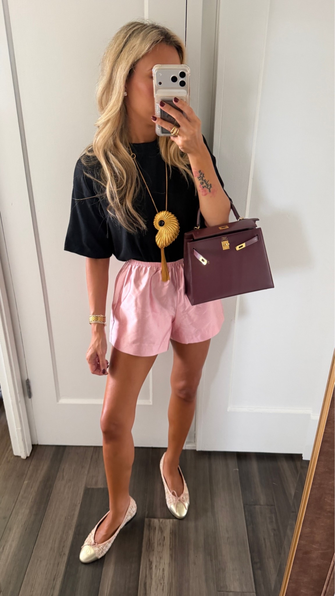 So into these shades this fall. Ballet flats Chanel, purse Hermes

Xs shorts xs tee