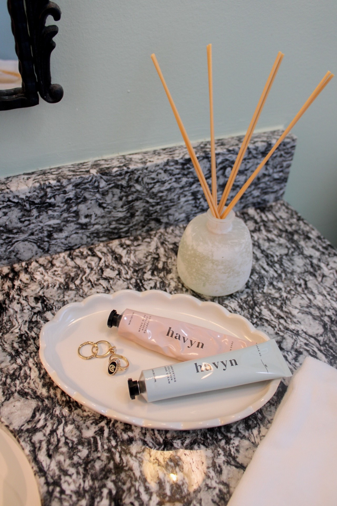 I’ve been loving this new hand cream from Havyn a new fragrance free line that just launched at Anthropologie! 🧴

@Havyn Co is the first allergen-free fragrance brand, it’s safe for sensitive skin and isn’t made with any hormones or toxins! Loving the scents Hope & Wake! 💛

#LTKselfcare #LTKmomlife #LTKdayinmylife