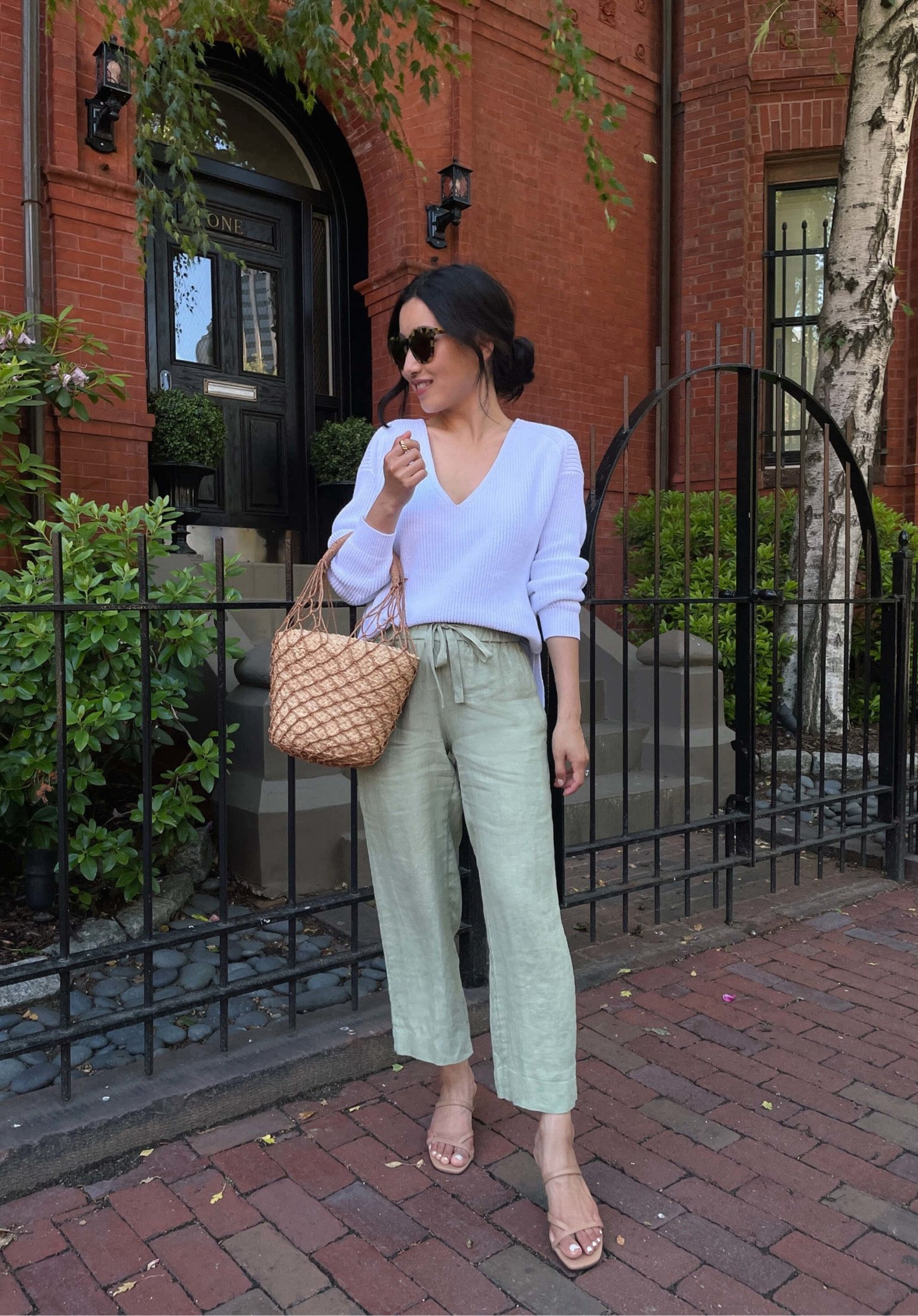 25% off J.Crew with code SHOPNOW 

•J.Crew linen pants xxsP - mine are from last year, but I’ve linked their current version.
• J.Crew sweater (old; similar linked)  
•J.Crew basket bag - got so much use out of mine last summer! I was glad to see they brought it back.
•J.Crew sunglasses 
•Similar sandals linked as well as my favorite flat sandals that also work with this outfit

#petite

#LTKsalealert #LTKSeasonal #LTKitbag