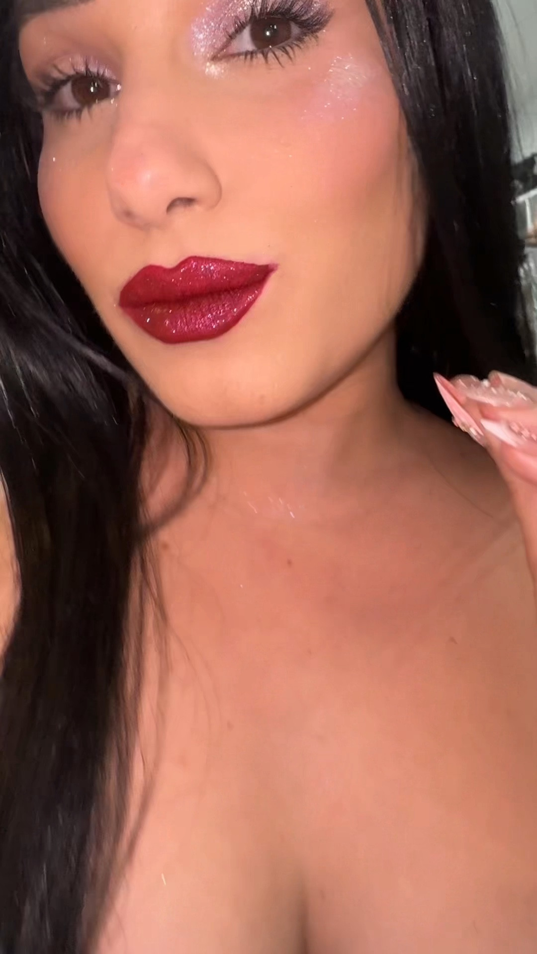 Glitter Lipsticks?!?! 💄 Corri 🏃‍♀️ to get it 😂💄❤️ inspo: @CATHERINE #milanicosmetics @Milani Cosmetics #makeup #maquillaje #glitterlips #lipstick #glitterlipstick #greenscreenvideo 

#LTKParties #LTKHoliday #LTKBeauty