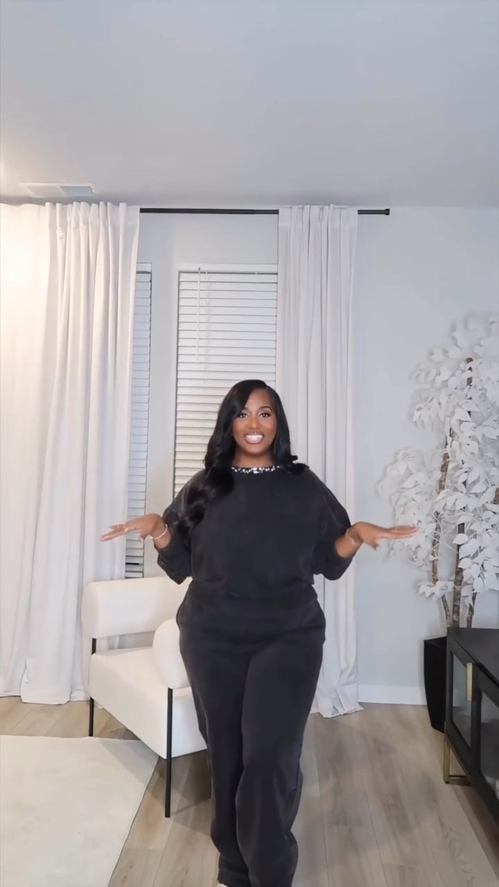 A cozy glam moment? Sign me up immediately, Thangya! 💎 I’m wearing a size large in both pieces. 

Comment “Sweatsuit” and I’ll send you the link ☺️