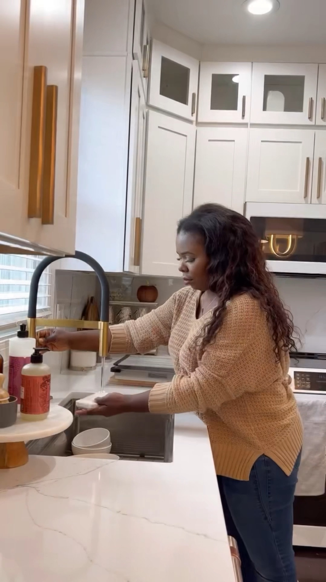 Weekend kitchen tidy up with me 🧼

One of the things that helps me get into the fall mood is how my home smells 🍂 I stocked up on  the fall scents for my cleaning supplies and hand soap! 

#LTKSeasonal #LTKSaleAlert #LTKHome