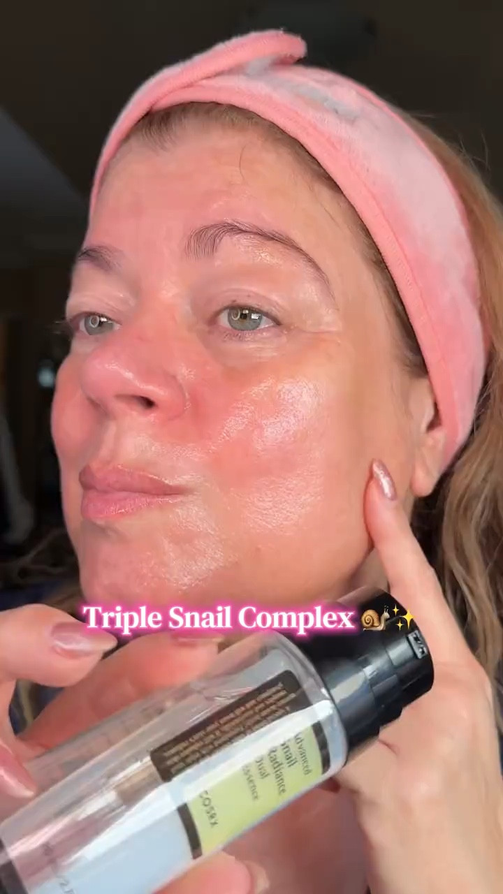 This @COSRX Official @COSRX US snail essence is everything
A dual-chamber formula with 74% Triple Snail
Complex + Niacinamide that hydrates, brightens, and repairs your skin barrier — no stickiness, just glow. I press it on damp skin before
moisturizer for that glass-skin finish.
#TikTokShopCreatorPicks
#TikTokShopBlackFriday #KBeauty
#GlassSkin #SnailMucin