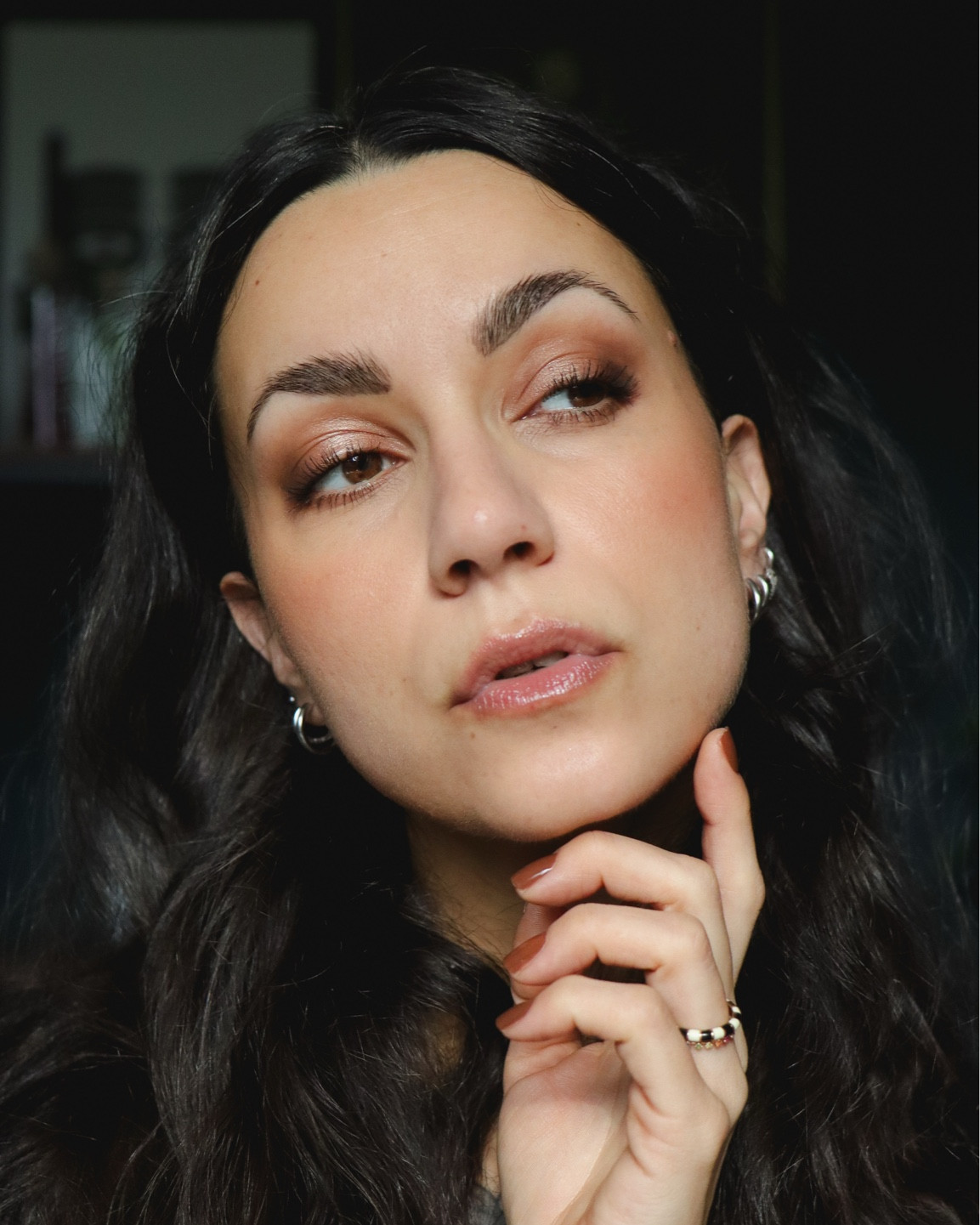 Il n’en fallait pas moins pour ce lundi 🫨

TEINTES :
- anti-cernes : 14 / Light Peach 
- fards à paupières : Sonic Chocolate + Give Me Cyberspace + Internet Star 
- Bronzer : teinte n.3
- Blush : Désert Orchid 

#LTKbeauty