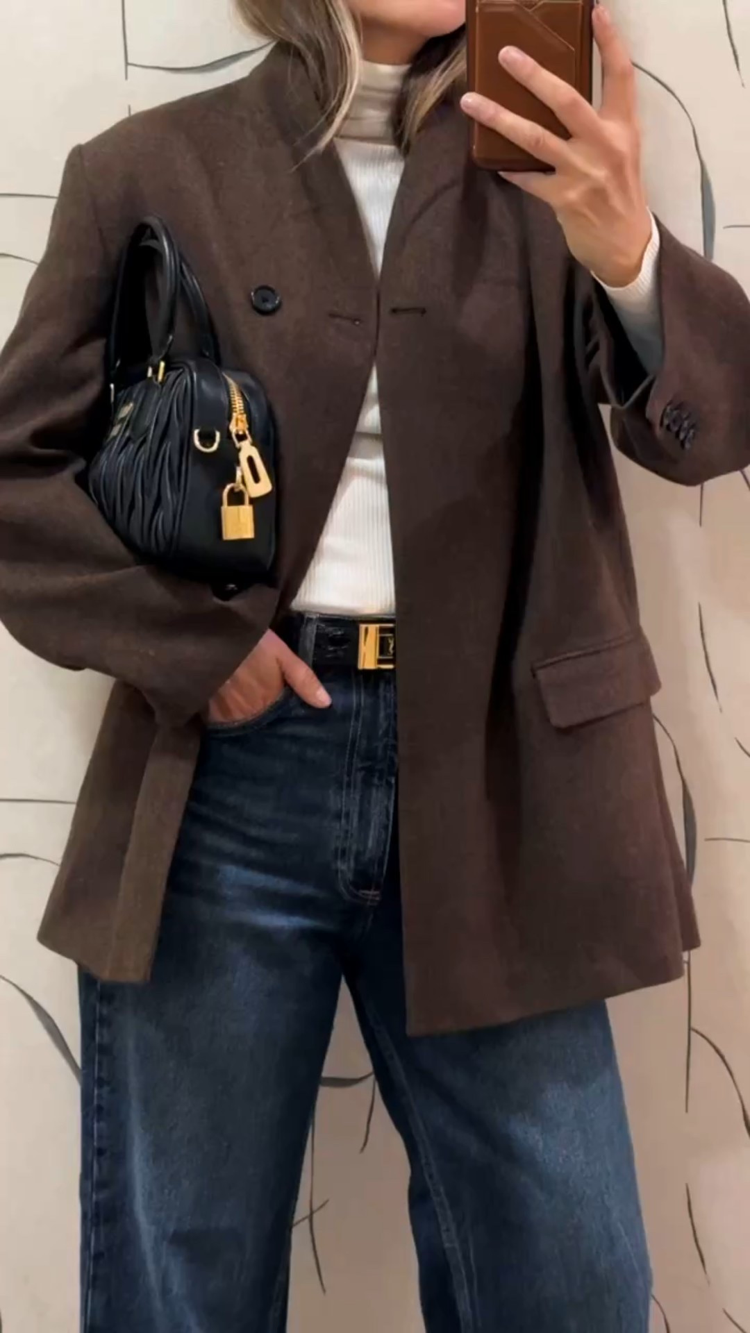 Zara🤎 This blazer looks so much better in person! 


#LTKSeasonal #LTKgrwm #LTKootd