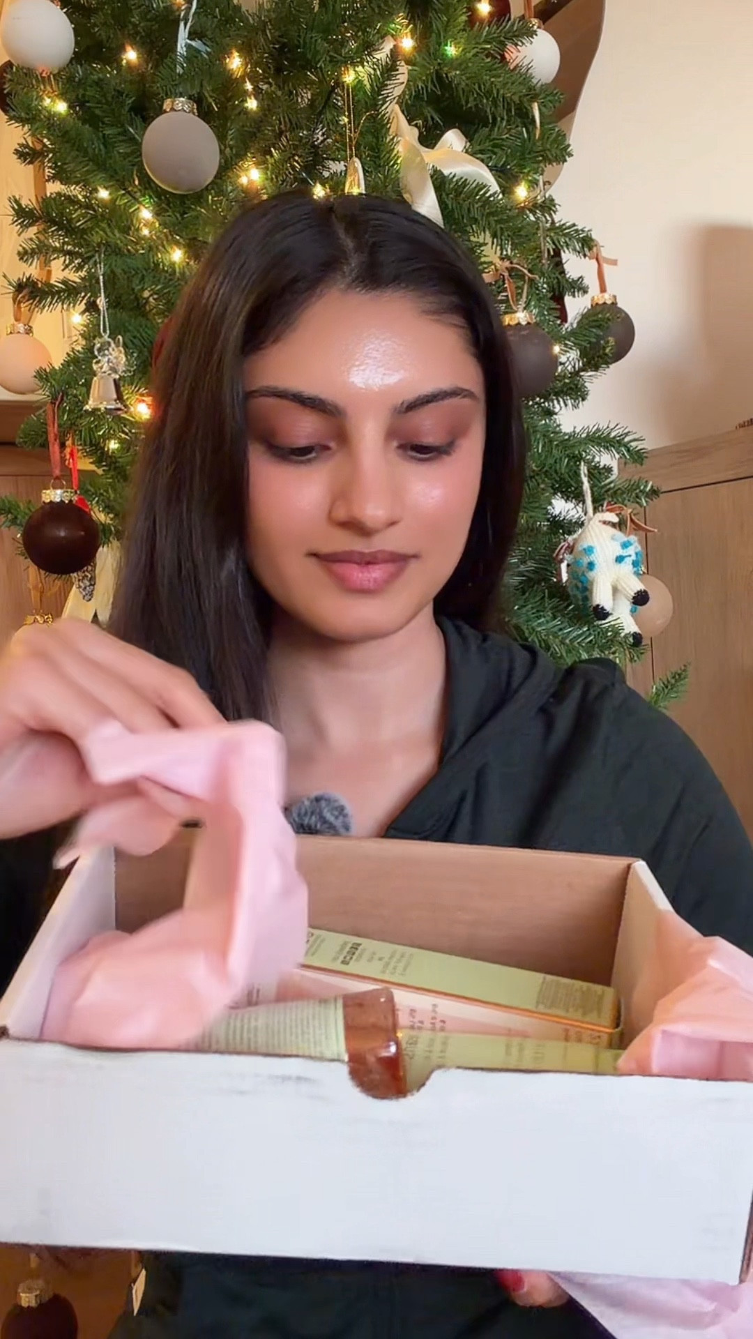 Sharing all the Pixi Beauty holiday goodies I unboxed in my festive whisper ASMR moment 🎄✨
Everything is so glowy, cozy, and perfect for winter skincare season ❄️💫
Linked all the products below so you can shop the holiday magic ✨

#LTKselfcare #LTKBeauty #LTKGiftGuide
