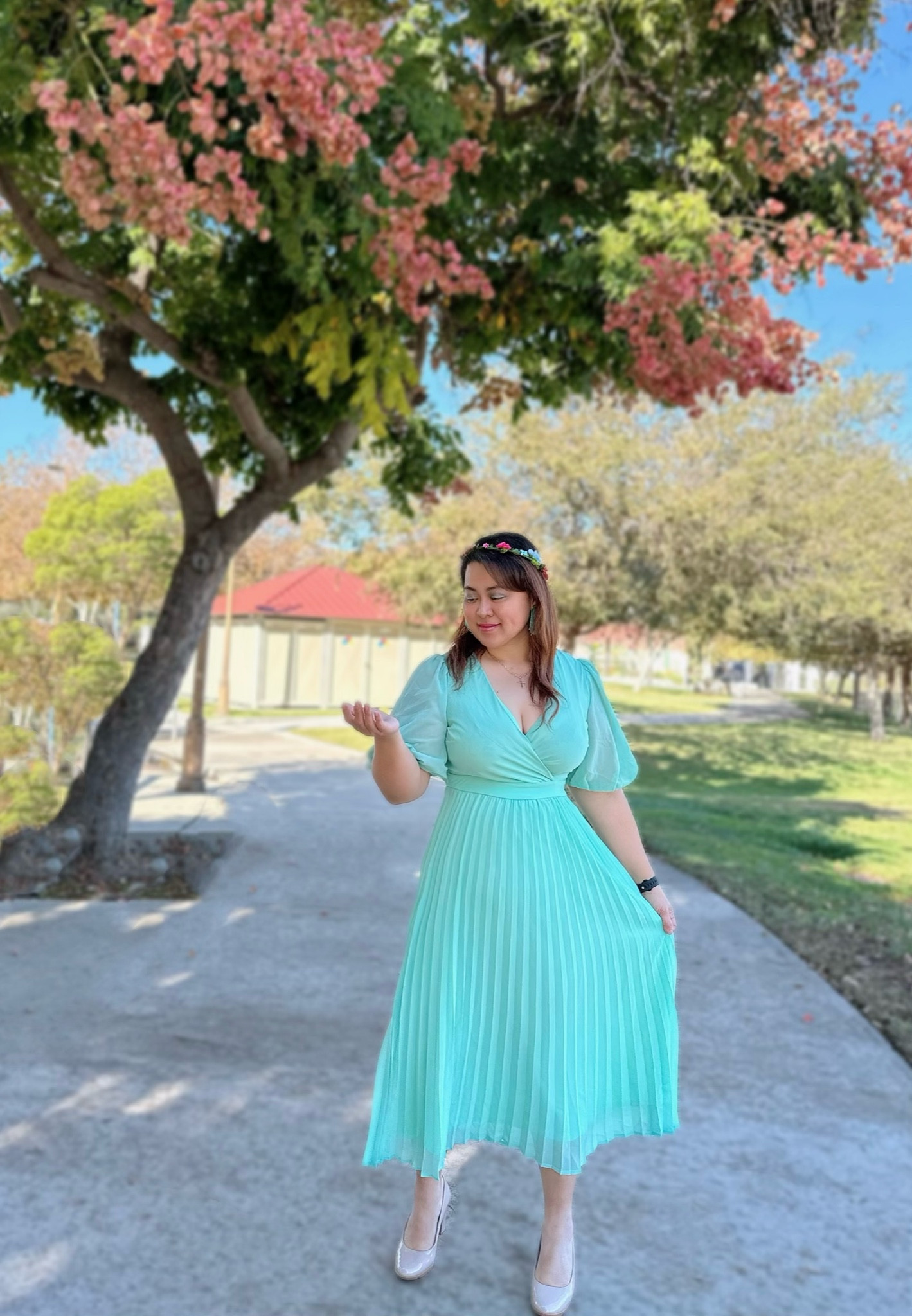 Beautiful Light Green 

#dress #softgreen #eveninggown

#LTKbeauty #LTKGiftGuide #LTKstyletip