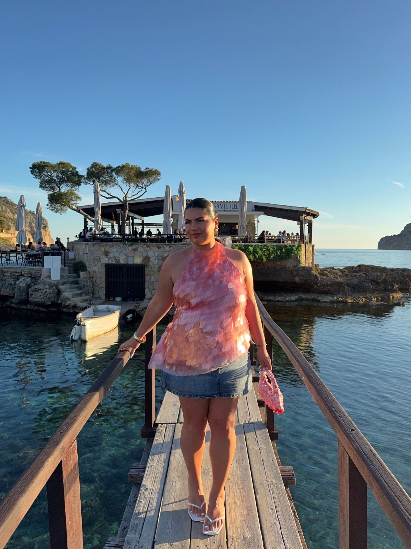 Mallorca outfit roundup 🌞🌺🌴comment SHOP and I’ll send all my outfit links to your DM’s !!🐬 
-
-
#eurosummer #curvy #plussize #holiday #vacationoutfits