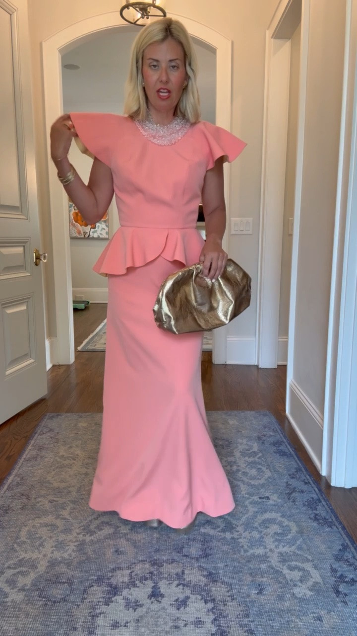 This just might be one of the most gorgeous dresses I’ve ever seen!! 
Coral Dress - small
Heels - 8 all tts

Codes: 
Allie + Bess - Catherine20
Colores Collective - MIXANDMATCH

#LTKdayinmylife #LTKootd #LTKmomlife
