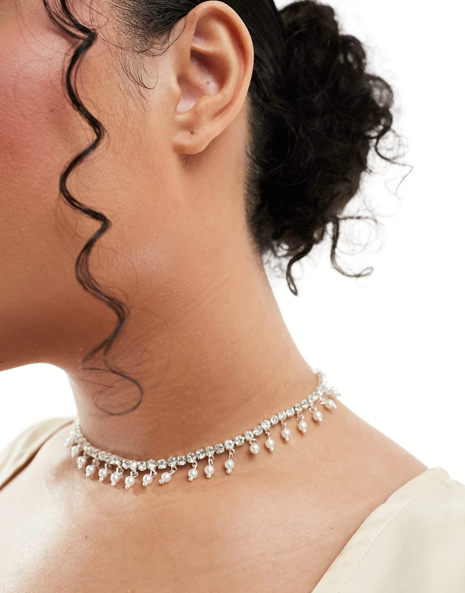 ASOS DESIGN Curve choker necklace with crystal cupchain and faux pearl design in silver tone - SI... | ASOS (Global)