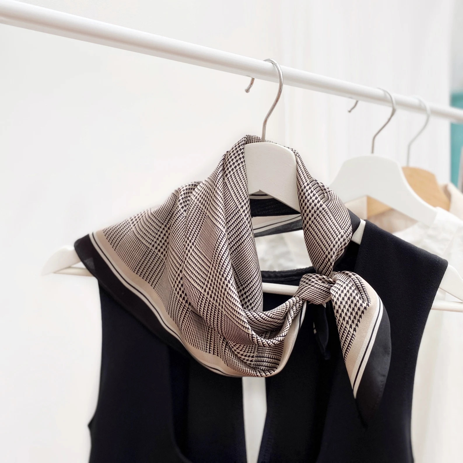 Houndstooth Print Mulberry Silk Scarf Square, Silk Bandana, Silk Hair Scarf Head Band Headscarf, ... | Etsy (US)