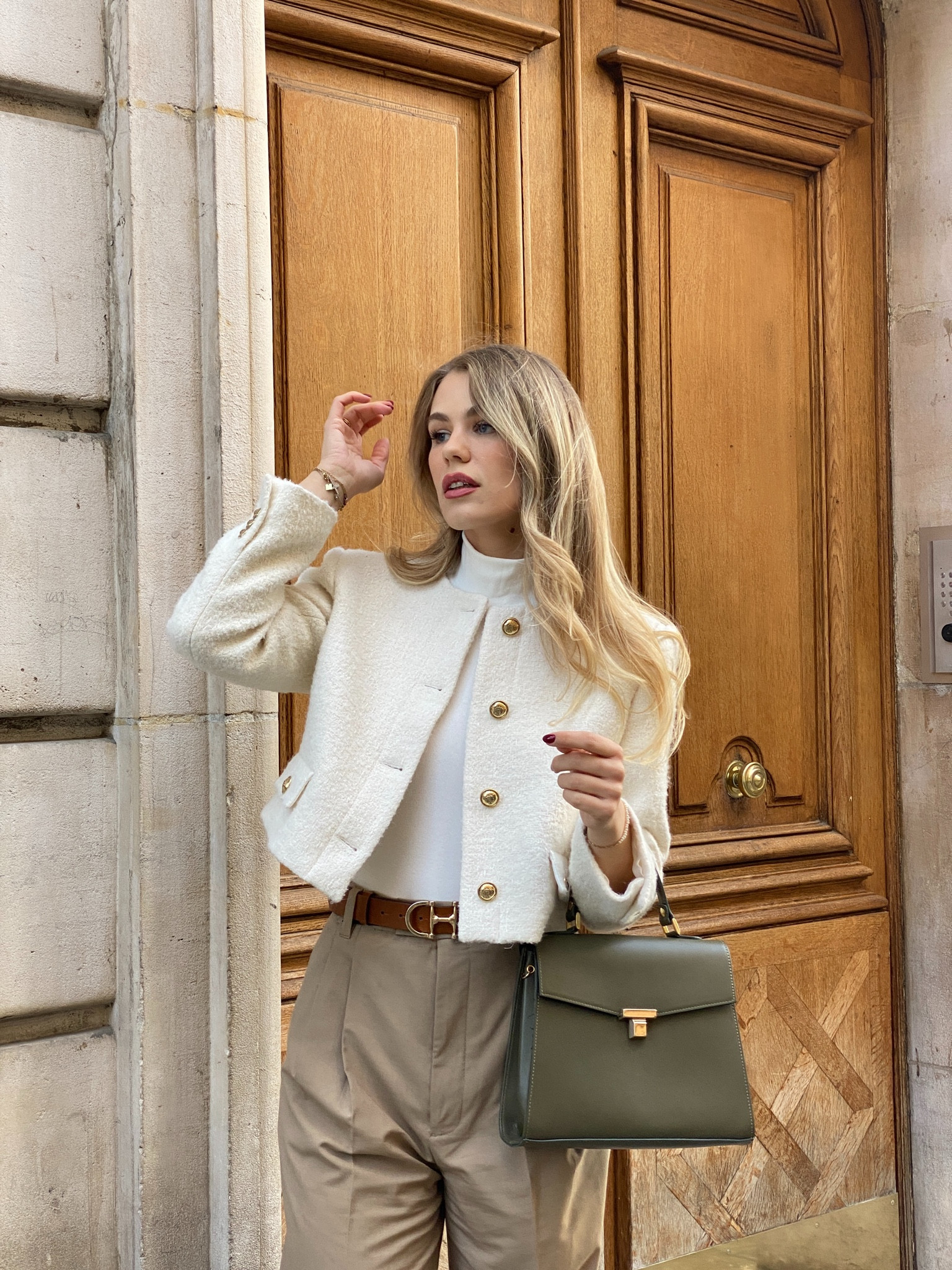 Tweed jacket for fall 🍂🤍

#LTKeurope #LTKSeasonal #LTKitbag