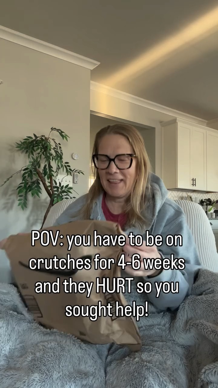 I’m pretty much an influencer now…. For how to make crutches hurt LESS on Day 9 post op! 🤣

#crutchessuck #hiplabraltear #hiplabralrepair #surgery #surgeryrecovery