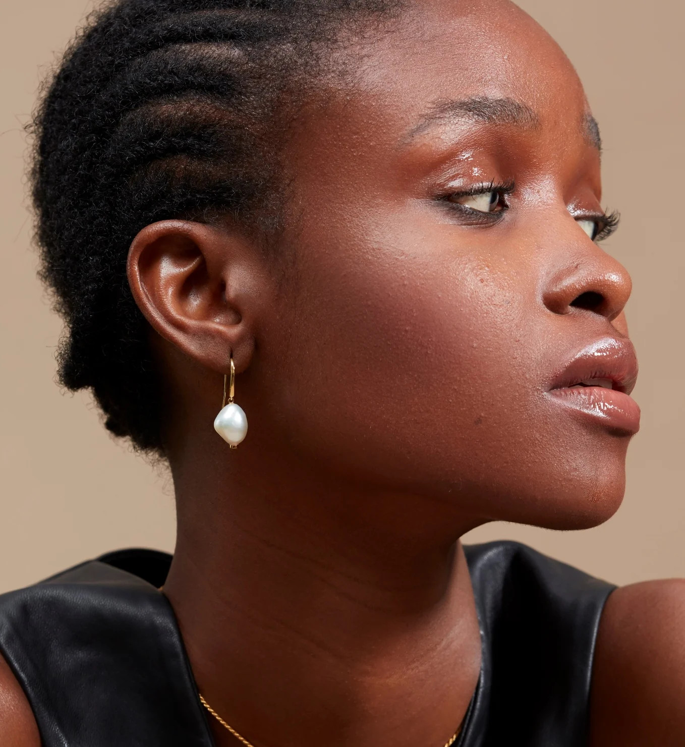 Nura Pearl Wire Earrings | Monica Vinader (Global)