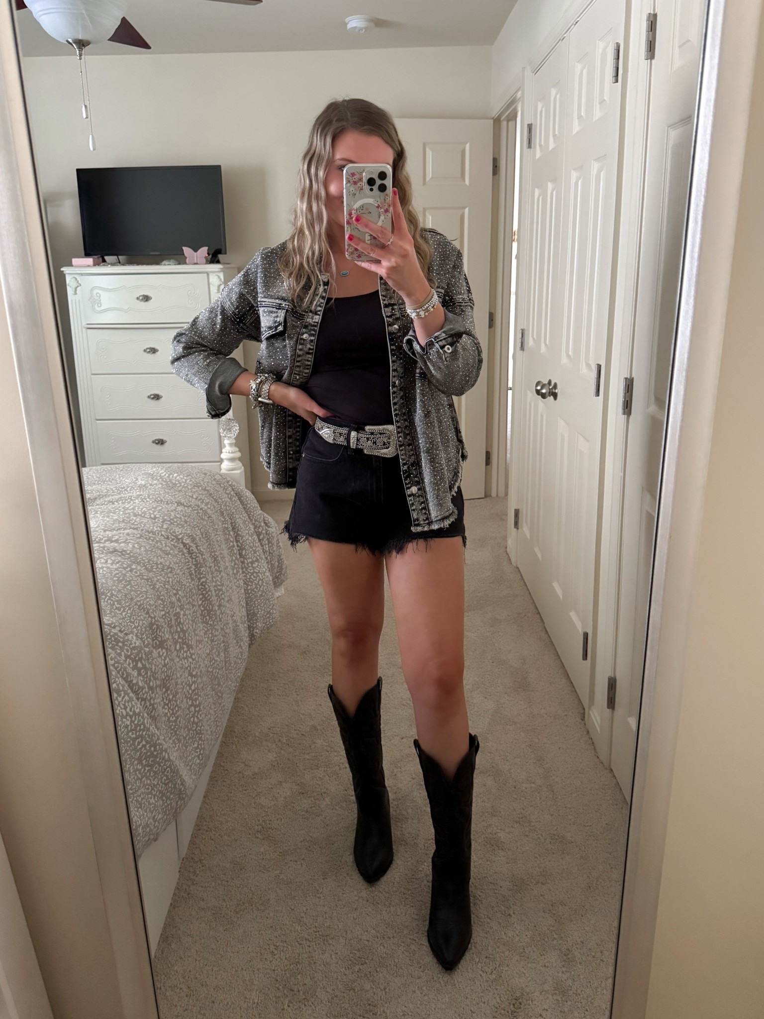 post malone concert outfit!

jacket - medium (sized up)
shirts - 2 curvy (sized up)
boots - 9 (sized up)

concert outfits | concert outfit inspo | concert outfit ideas | post malone concert 

#LTKFindsUnder100 #LTKStyleTip