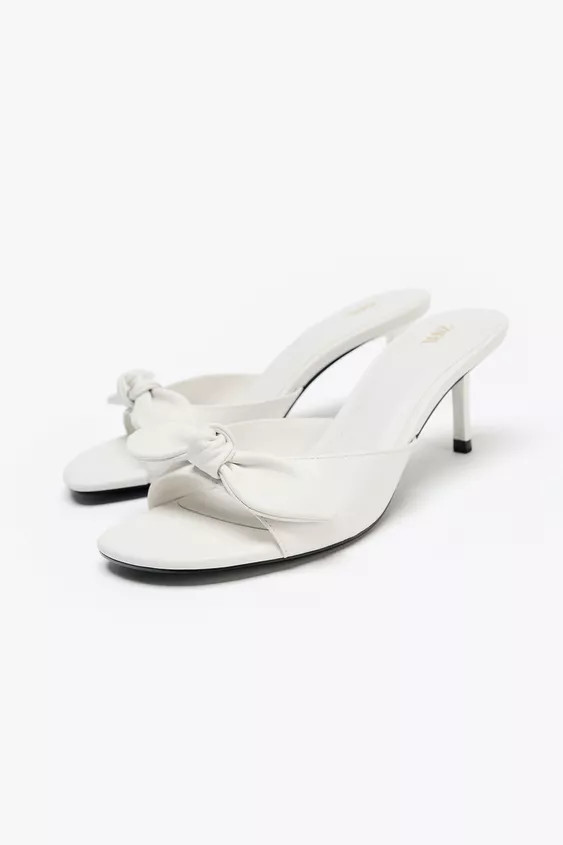 SANDALE MIT ABSATZ UND LEDERSCHLEIFE | Zara DE