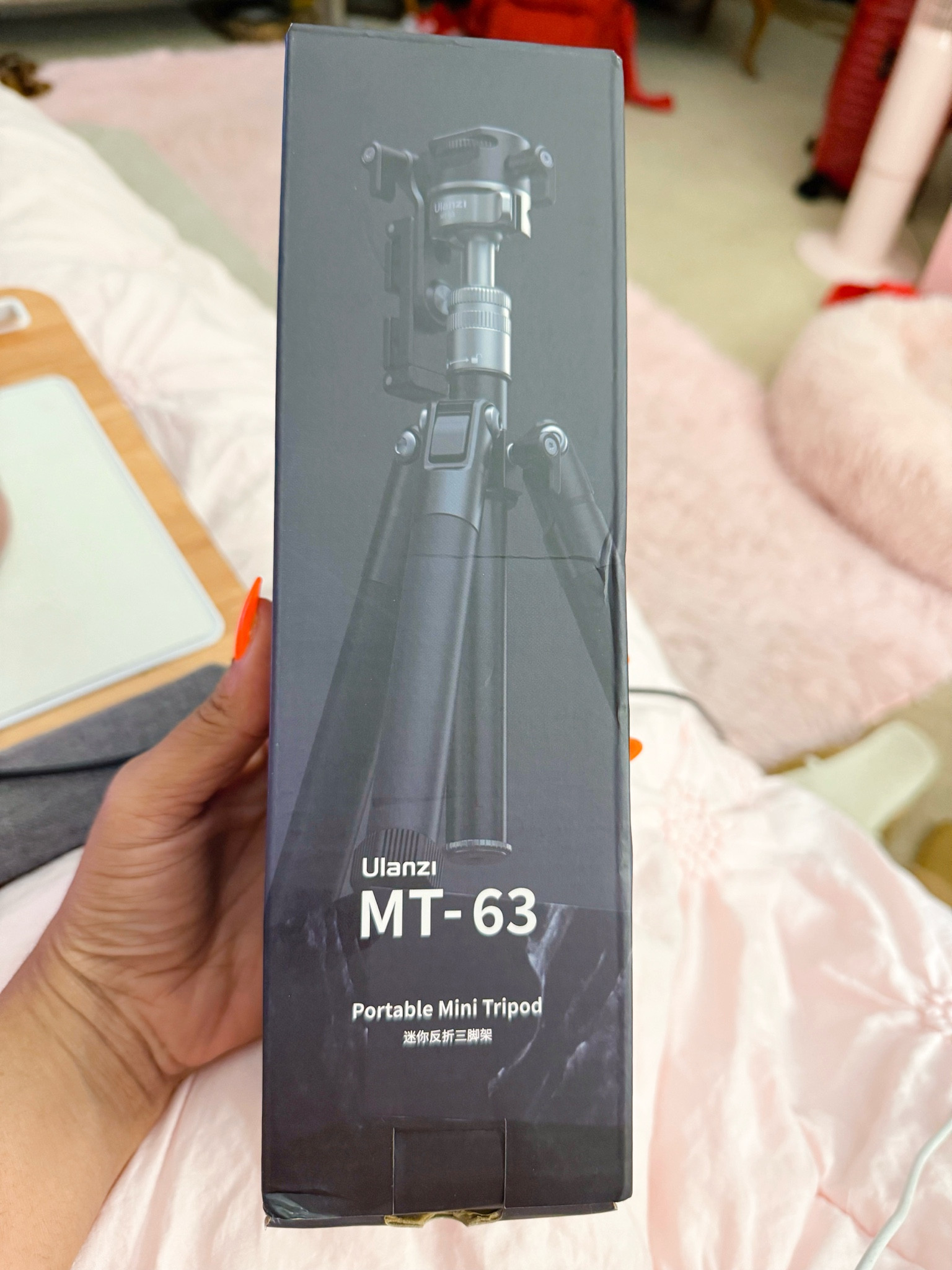 Ulanzi MT-63 Portable Tripod
Solo travelers, this Ulanzi MT-63 tripod is a must-have! It’s sturdy, folds down to just 10 inches, and fits perfectly in a belt bag or purse. Perfect for capturing your adventures hands-free, no matter where you are!
#TravelEssentials #SoloTravelGear #CompactTripod #LTKtravel #TravelSmart #ContentCreation

#LTKGiftGuide #LTKCyberWeek #LTKTravel