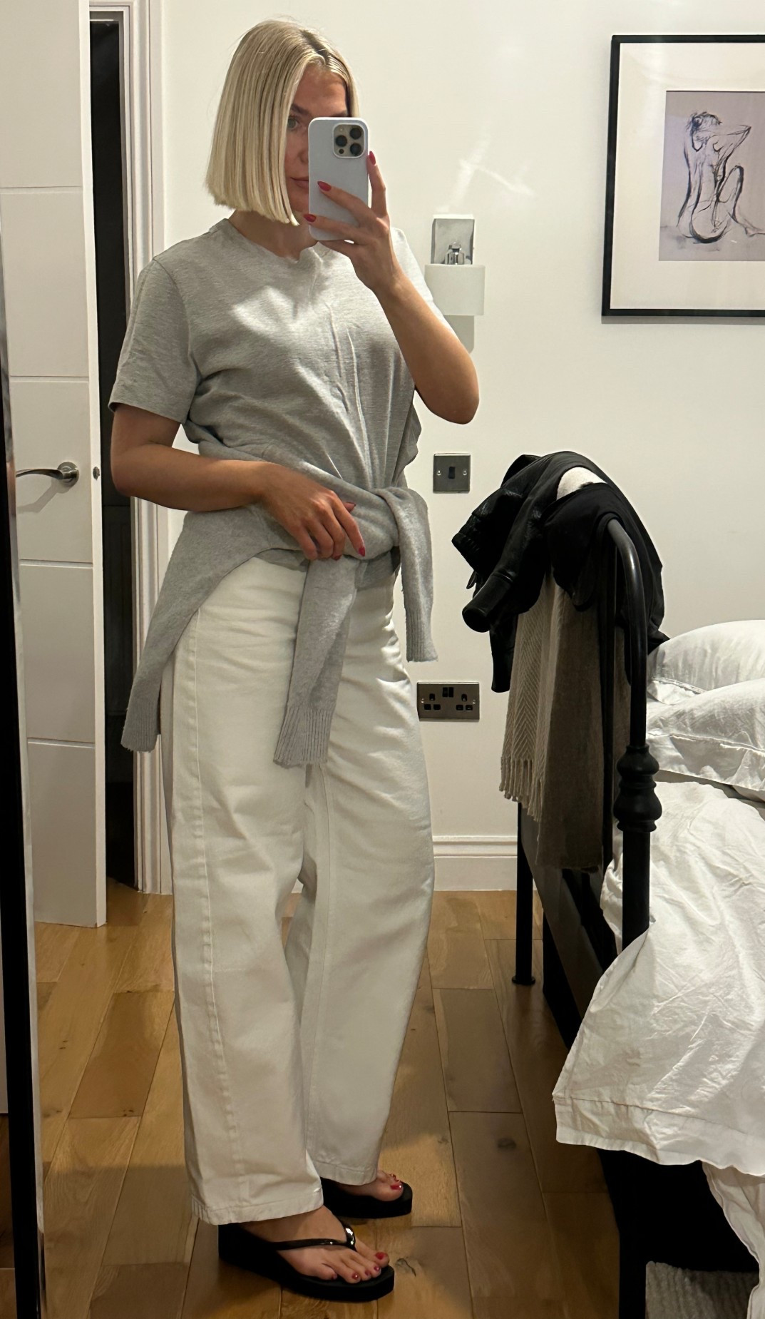 White barrel leg jeans 
Grey boxy t-shirt 
Black flip flops 
Black wedge flip flops 
Grey Uniqlo jumper 
90s minimalism
Simple and chic outfits 

#LTKstyletip #LTKuk #LTKspring