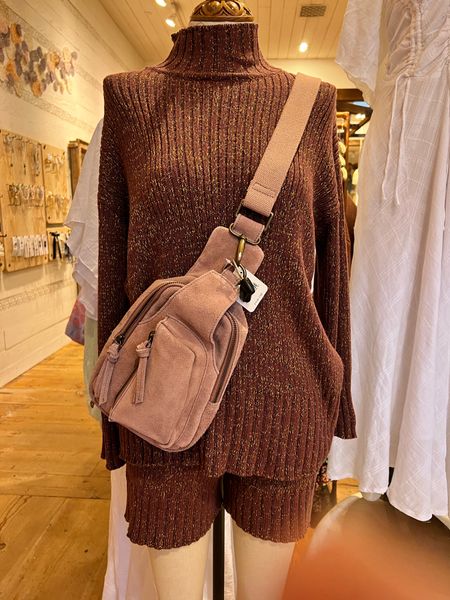 What are we thinking about this new trend of crossbody satchels?

I think they kinda look good. 
Tagging the sweater and shorts too bc it’s cute all together though I wasn’t brave enough 



#LTKitbag #LTKunder100 #LTKstyletip