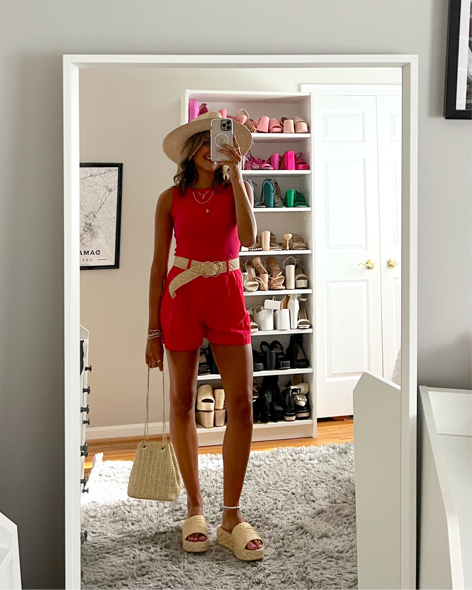 European summer capsule wardrobe with gap pieces. get 40% off everything + 50% off shorts right now. 🍝🇮🇹✨

wearing a XXS 