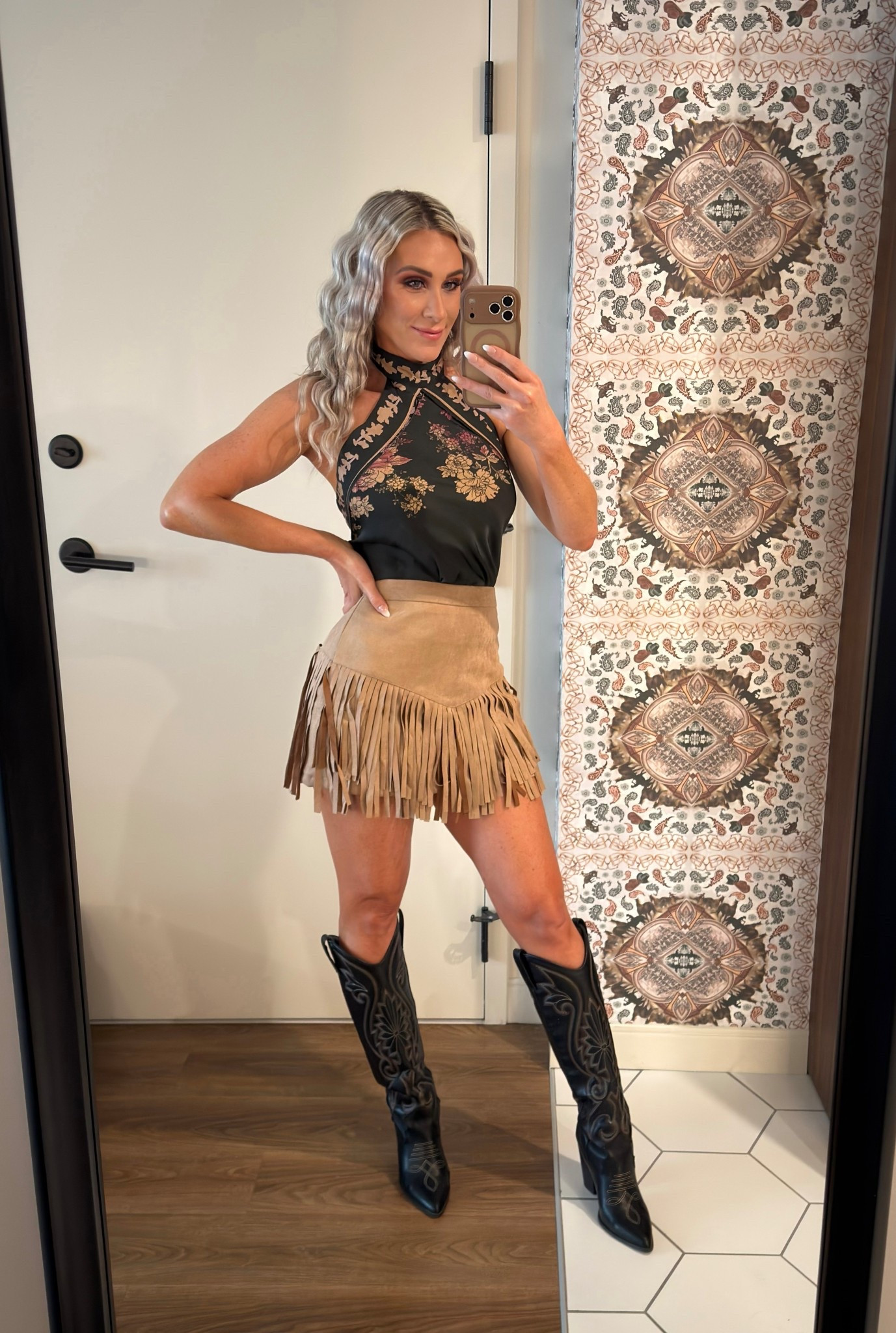 Western look // rodeo outfit // country concert // festival outfit // fringe skirt // western skirt 

#LTKFestival #LTKTravel #LTKootd