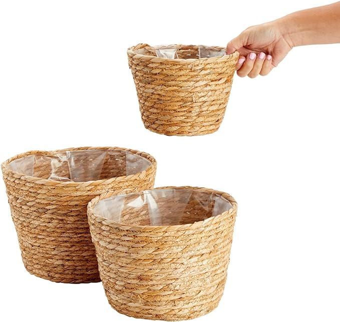 Juvale Seagrass Indoor Planter Set with Plastic Lining, 3 Small Woven Wicker Baskets for Plants, ... | Amazon (US)