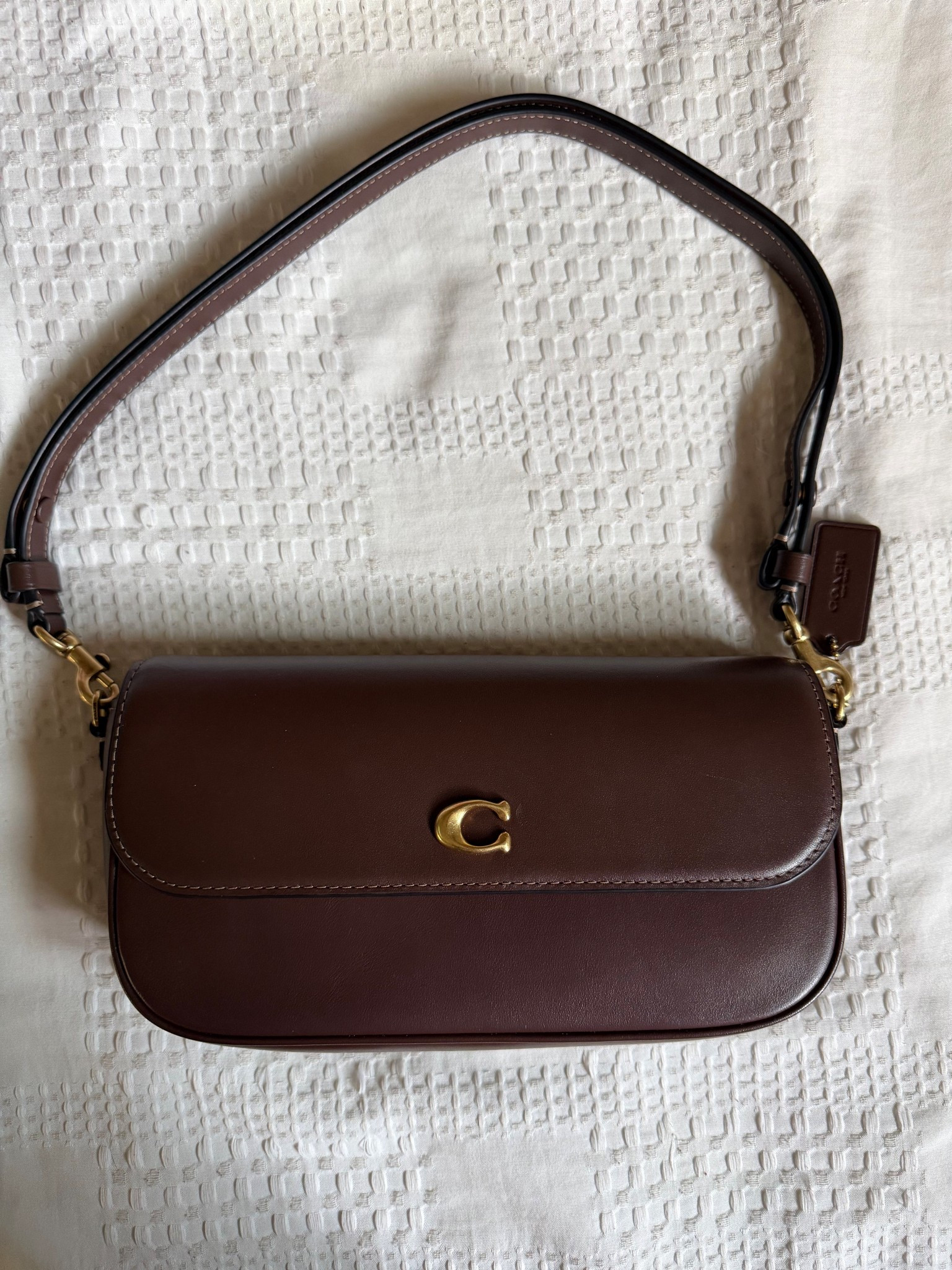 the perfect statement piece 🤎👜💋 #coach #coachpurse #purse #buyit #getit #needit #coach #purse #gift #viral

#LTKMothersDay #LTKgrwm #LTKdayinmylife