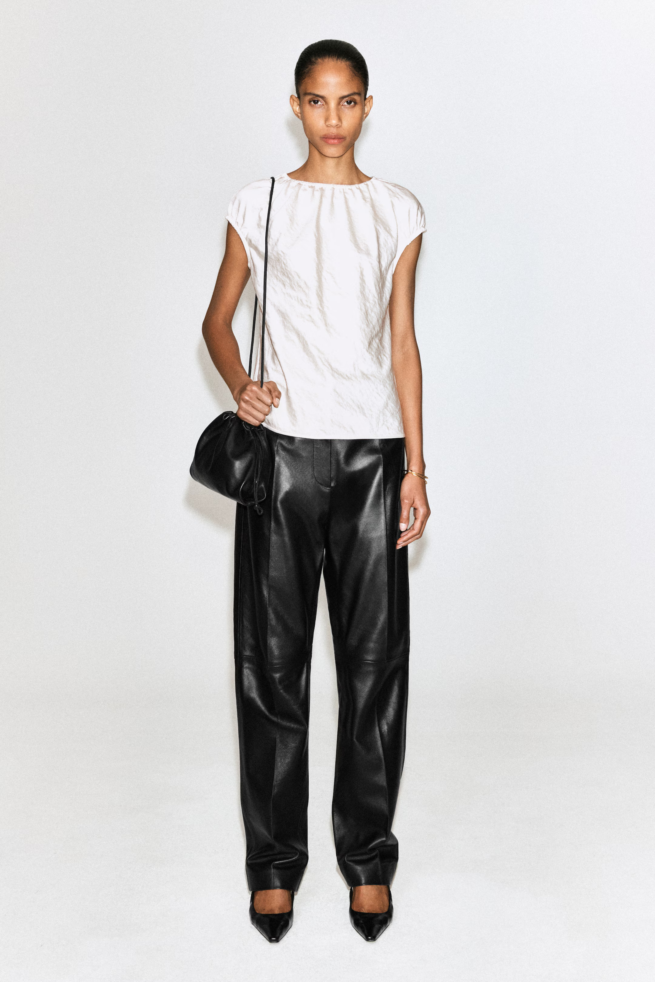 MINI CAVATELLI CLUTCH BAG - LEATHER | H&M (UK, MY, IN, SG, PH, TW, HK)